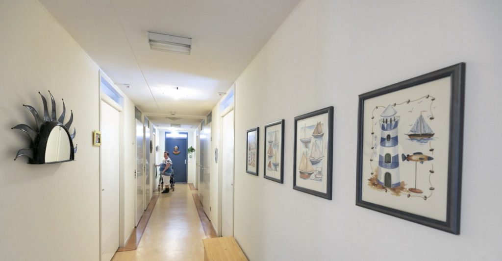 6 eigen (slaap)kamers, 1 appartement met eigen keukentje.