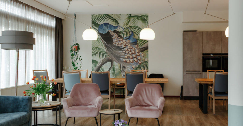 Gezamenlijke woonkamer en keuken.