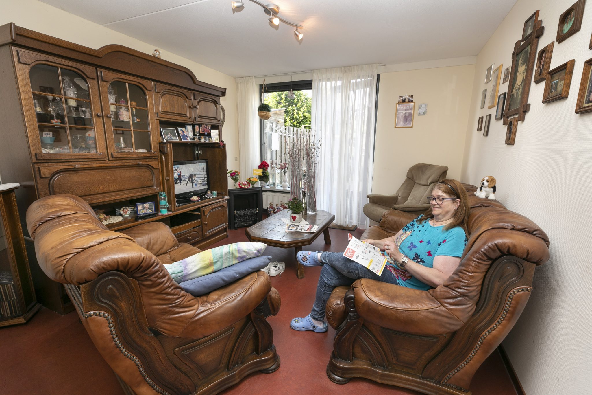 Volledig zelfstandig wonen, met 24-uurs begeleiding vanuit het steunpunt in de straat.