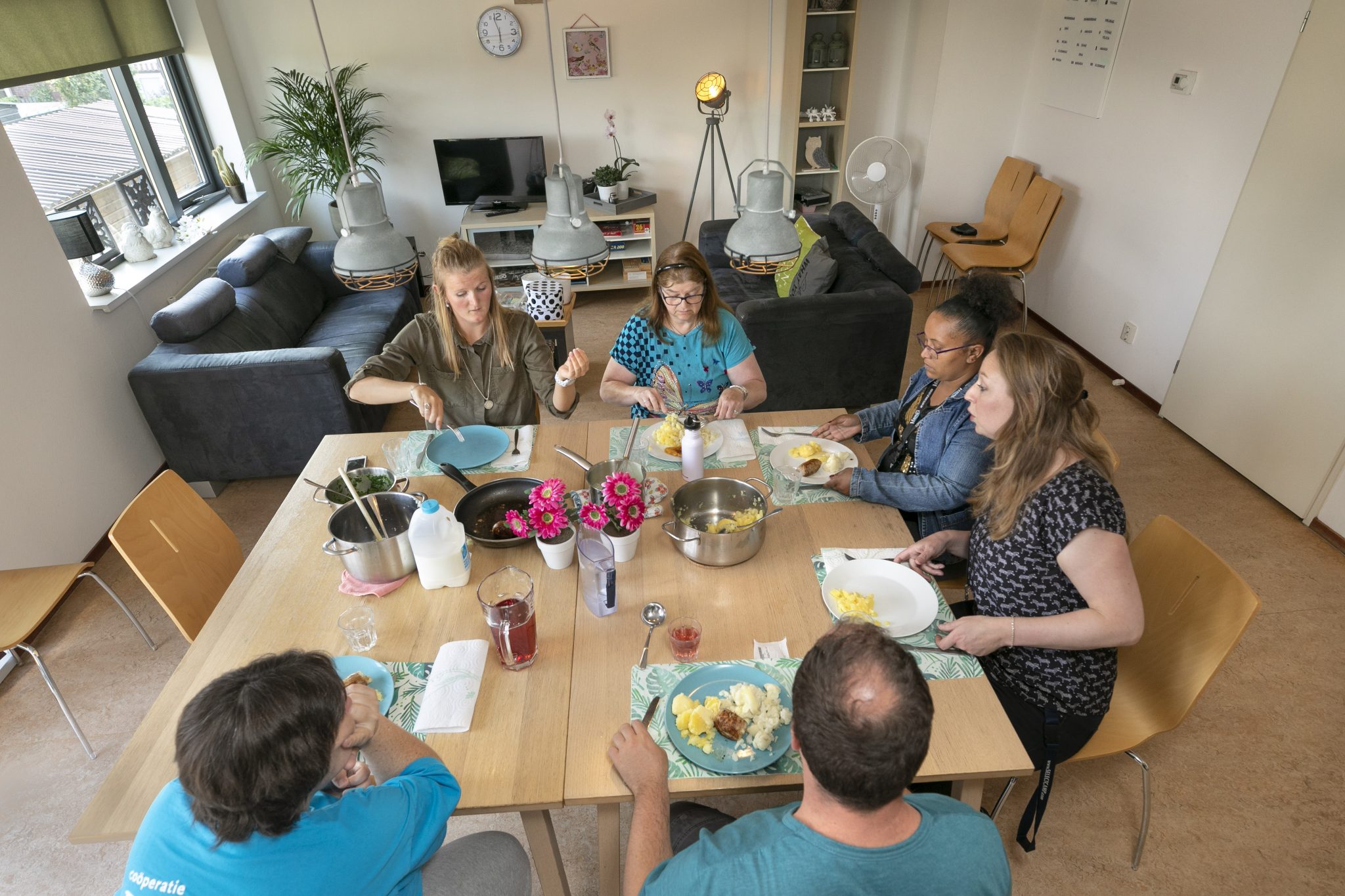 Gemeenschappelijke keuken en eet-/huiskamer in het steunpunt.